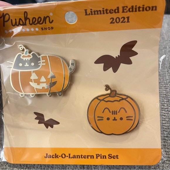 Pusheen Accessories - New Pusheen Jack-o-lantern limited edition pin set